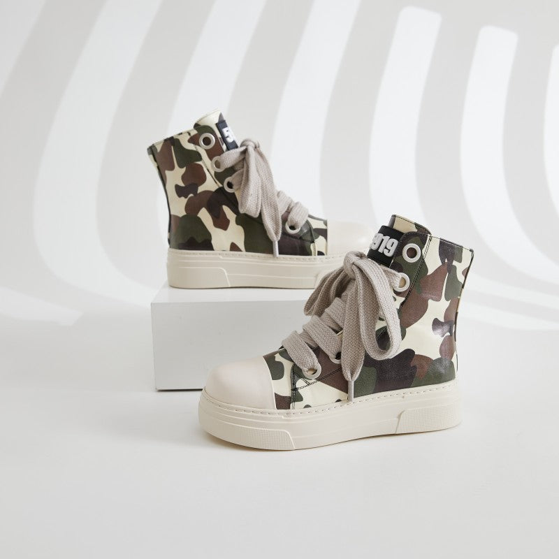 Activewear-Sneakers mit Camouflage-Muster 