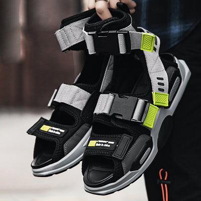 Aule – Futuristische Sandalen mit mehrfarbigem Riemchen