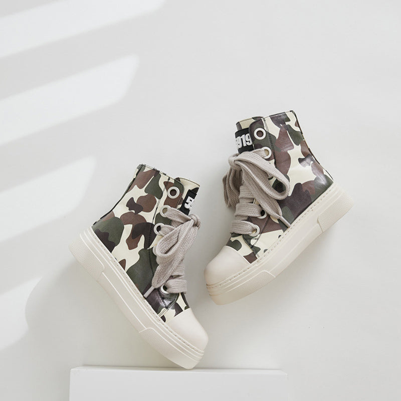 Activewear-Sneakers mit Camouflage-Muster 