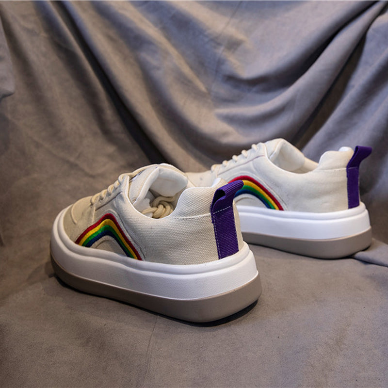 PU-Sneakers in Regenbogenfarben