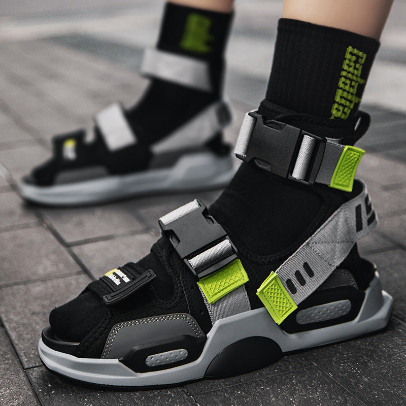 Aule – Futuristische Sandalen mit mehrfarbigem Riemchen