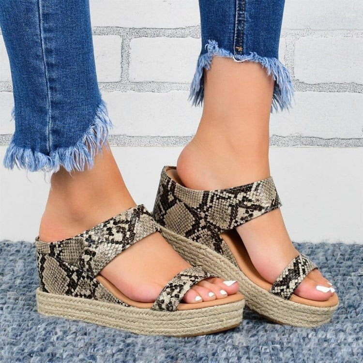 Classic Pattern Platform Sandals